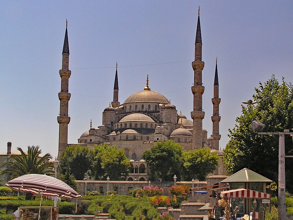 Visit the Blue Mosque (Sultan Ahmet Cami)